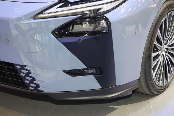 Lexus ES Exterior
