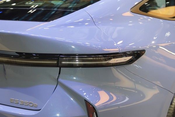 Lexus ES Exterior