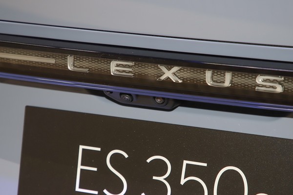 Lexus ES Exterior
