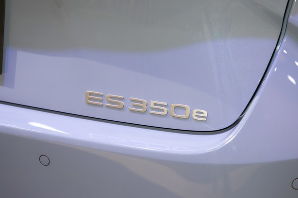 Lexus ES Exterior
