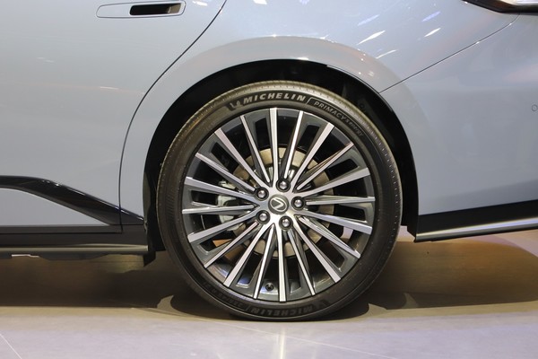 Lexus ES Exterior
