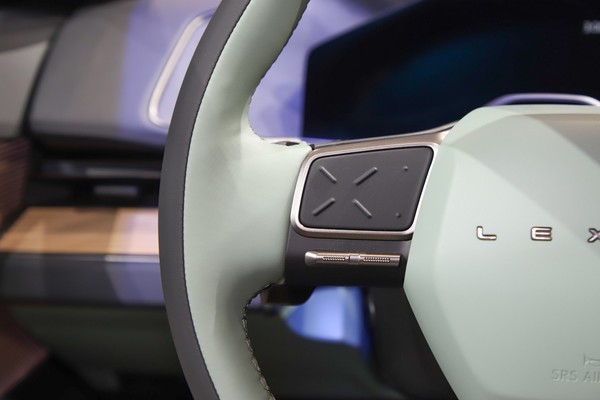 Lexus ES Interior