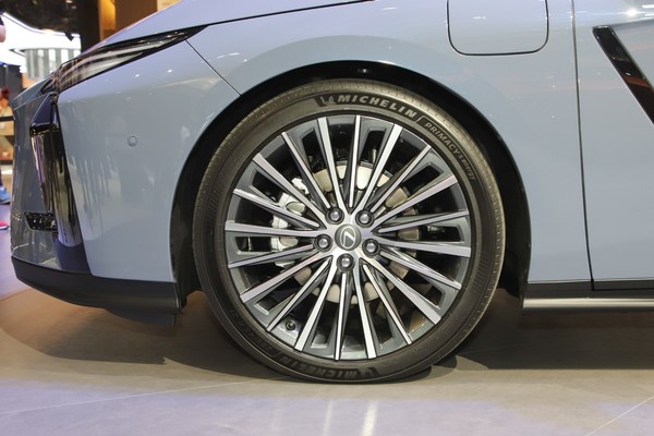 Lexus ES Exterior