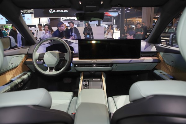 Lexus ES Interior