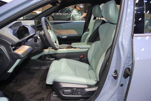 Lexus ES Interior