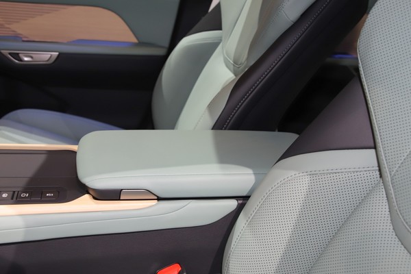 Lexus ES Interior