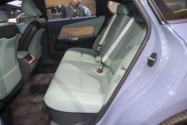 Lexus ES Interior
