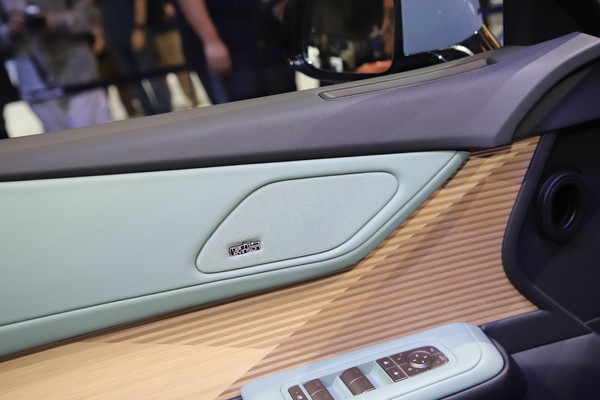 Lexus ES Interior