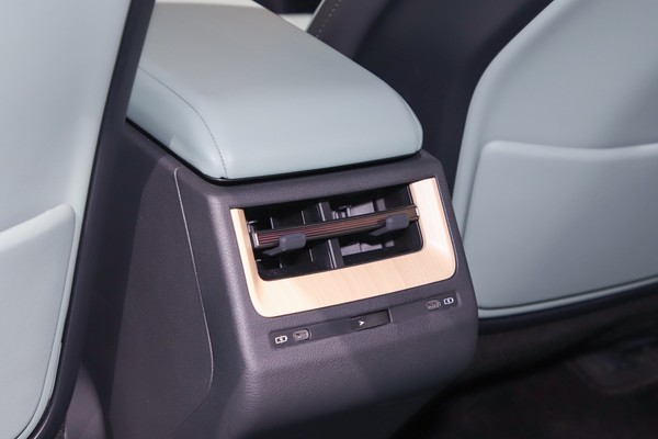 Lexus ES Interior