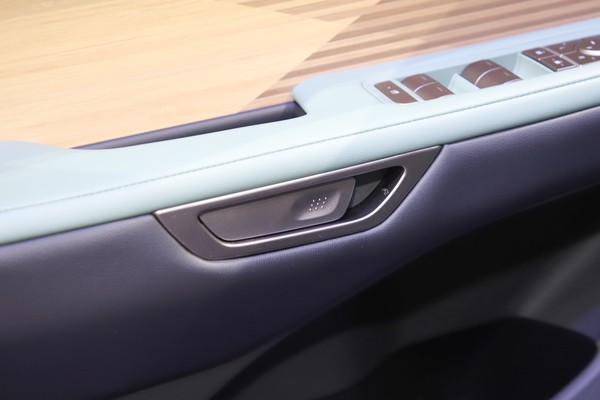 Lexus ES Interior