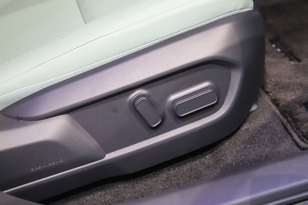 Lexus ES Interior