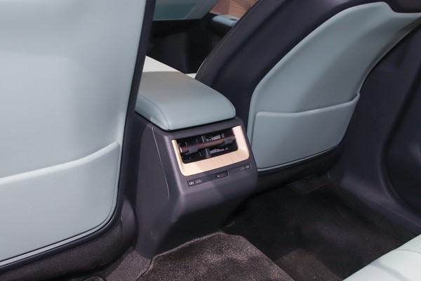 Lexus ES Interior