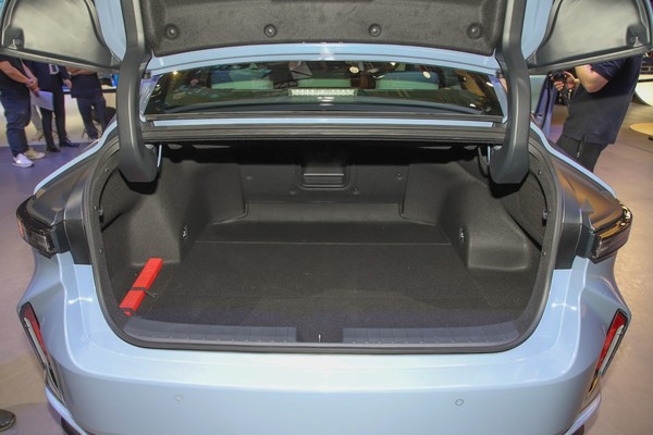 Lexus ES Space