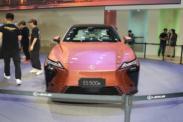 Lexus ES Exterior