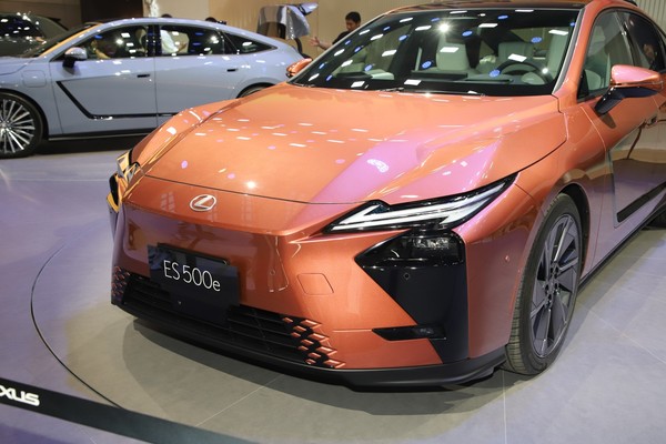 Lexus ES Exterior