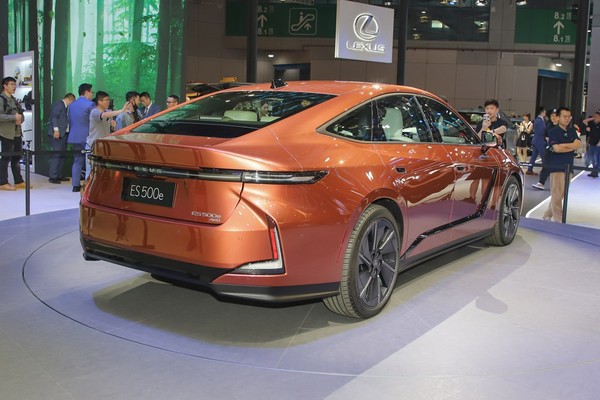 Lexus ES Exterior