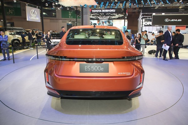 Lexus ES Exterior