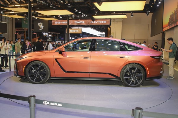 Lexus ES Exterior