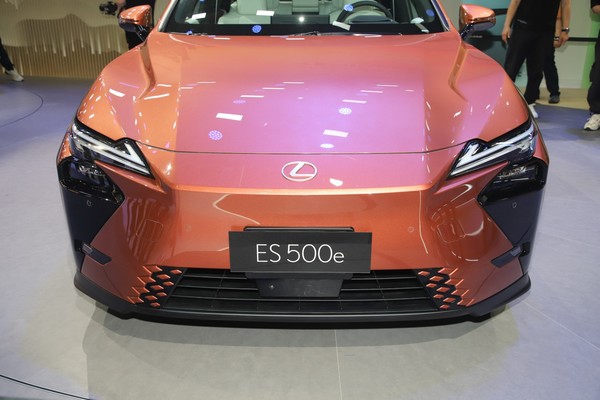Lexus ES Exterior