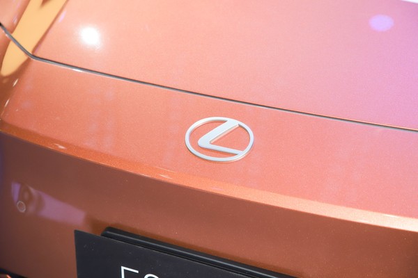 Lexus ES Exterior