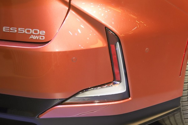 Lexus ES Exterior