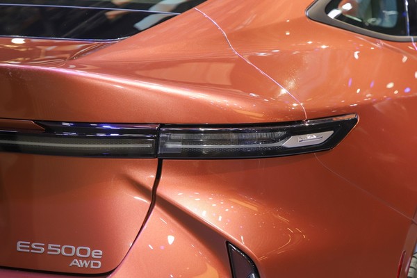 Lexus ES Exterior