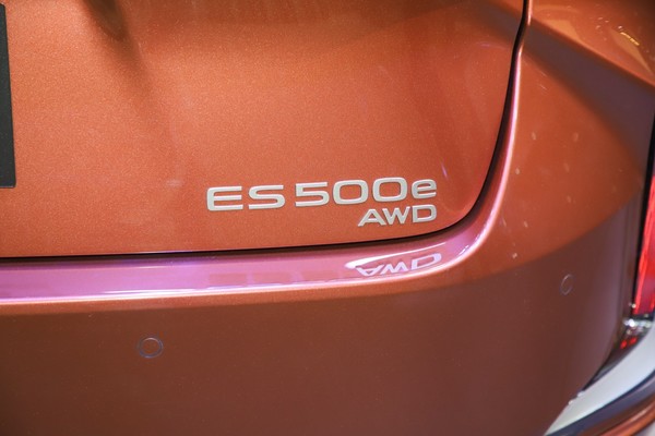 Lexus ES Exterior