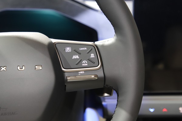 Lexus ES Interior