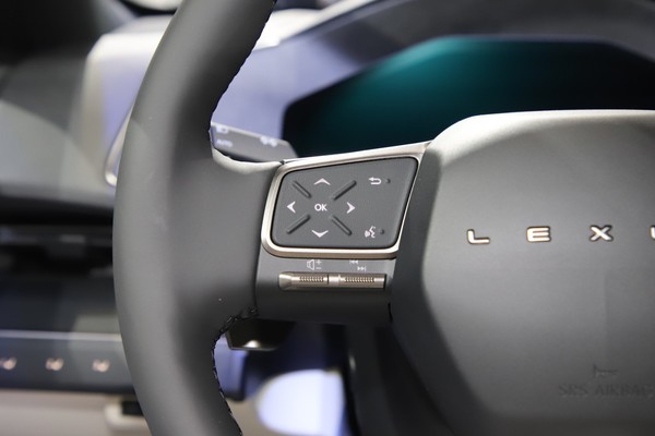 Lexus ES Interior