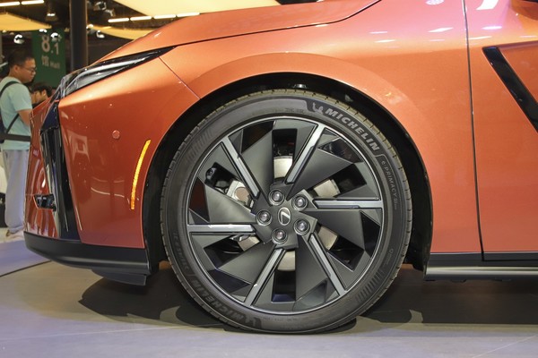 Lexus ES Exterior