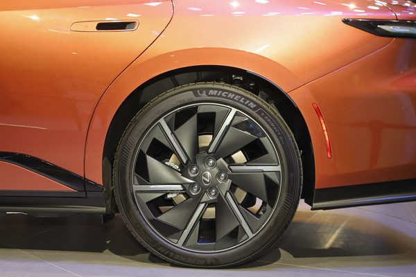 Lexus ES Exterior
