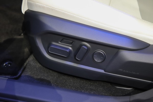 Lexus ES Interior