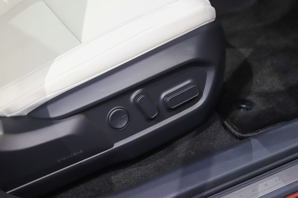 Lexus ES Interior