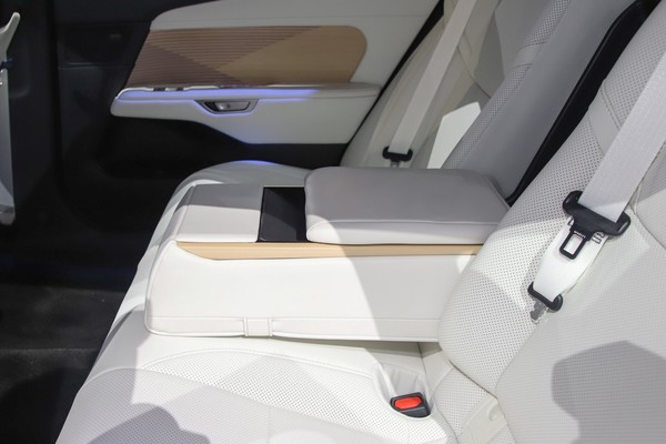 Lexus ES Interior