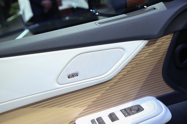Lexus ES Interior