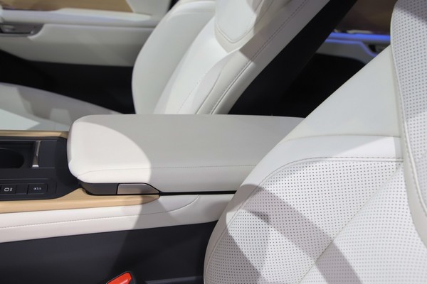 Lexus ES Interior