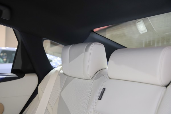 Lexus ES Interior