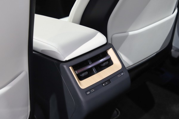 Lexus ES Interior