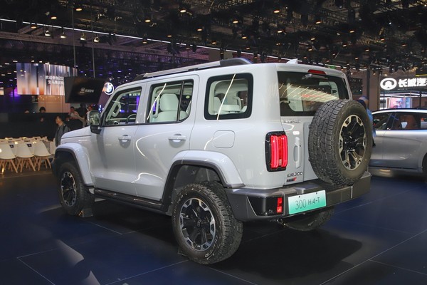 TANK 300 Exterior