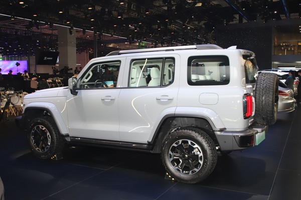 TANK 300 Exterior