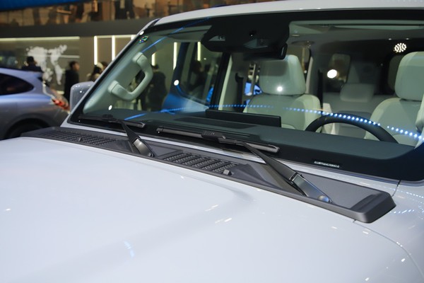 TANK 300 Exterior