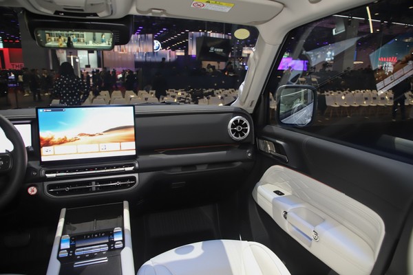 TANK 300 Interior