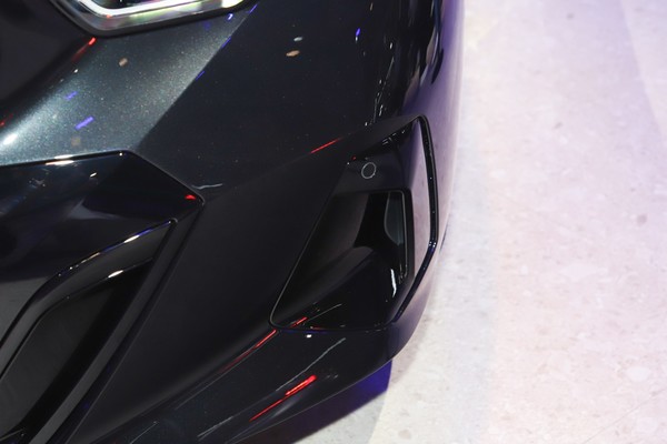 BMW i5 Exterior