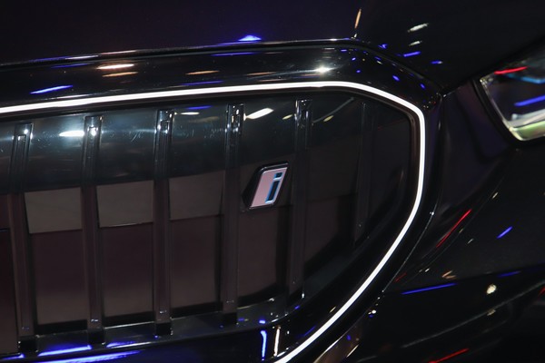 BMW i5 Exterior