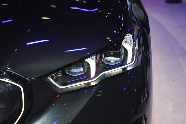 BMW i5 Exterior