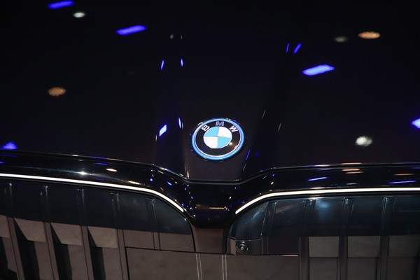 BMW i5 Exterior