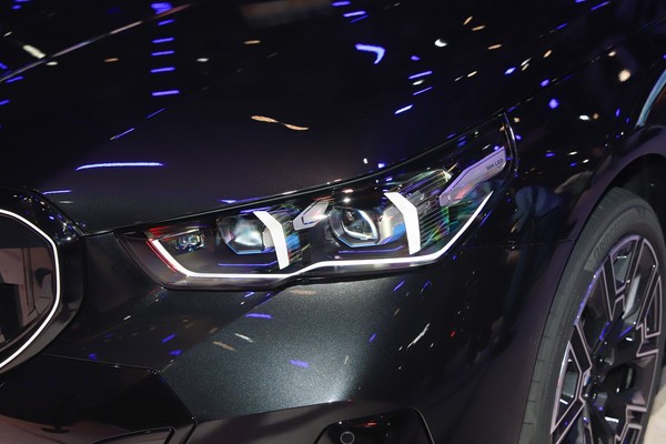 BMW i5 Exterior