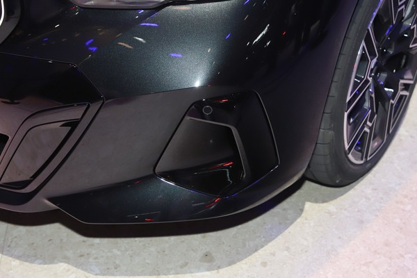 BMW i5 Exterior