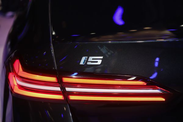BMW i5 Exterior