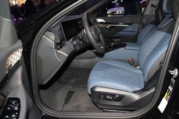 BMW i5 Space